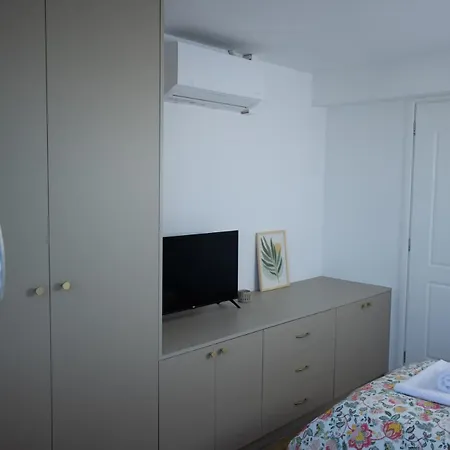 Serenity 1 With Jacuzzi & Gym Corinth