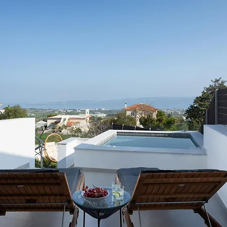 Serenity 1 With Jacuzzi & Gym Corinth