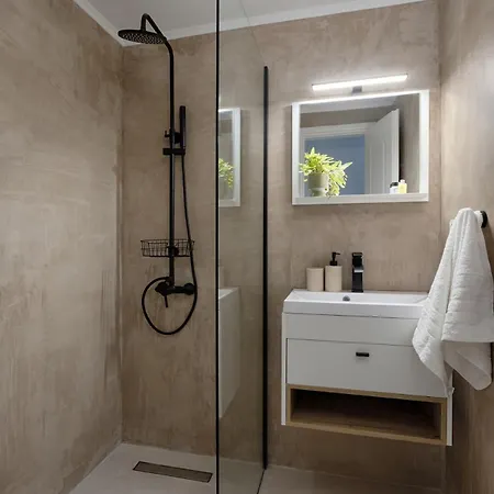Serenity 1 With Jacuzzi & Gym